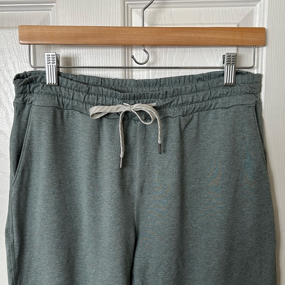 Vuori joggers - women’s medium